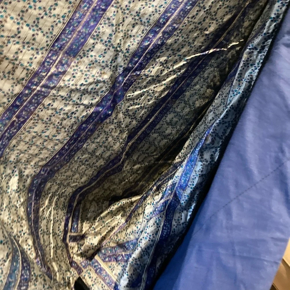 Vintage 1970’s silk coverlet blue and purple w/ black tassles.  104‎ x 84  150
